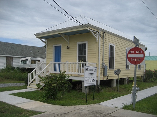 卡特里娜飓风在新奥尔良的小屋”decoding=