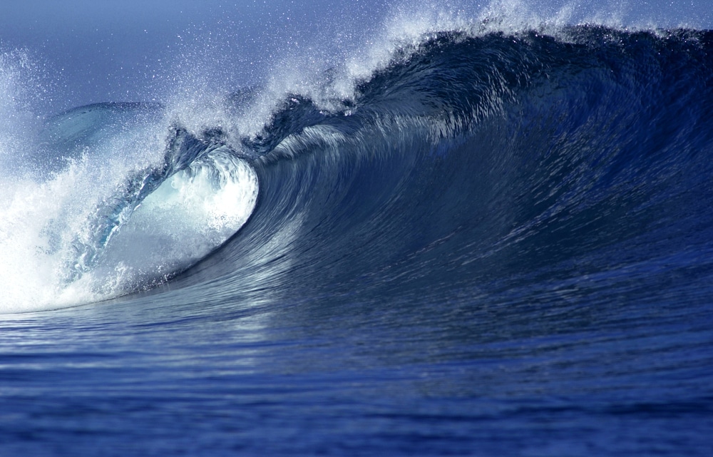 海浪提供连续的可再生能源”decoding=