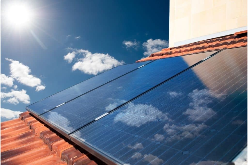 300瓦太阳能电池板生产多少